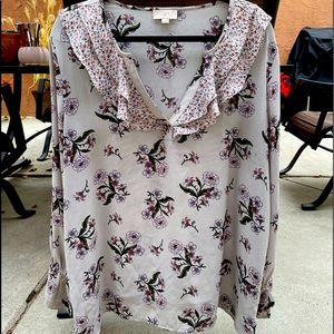 Cute blouse, can be worn to the office or with jeans for a night out